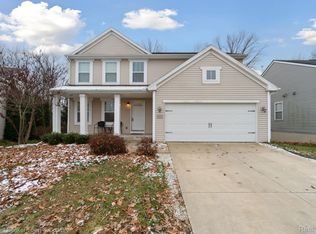 8555 Pinnebog River Dr, Fowlerville, MI 48836