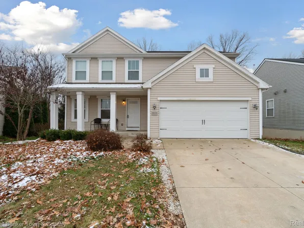 8555 Pinnebog River Dr, Fowlerville, MI 48836