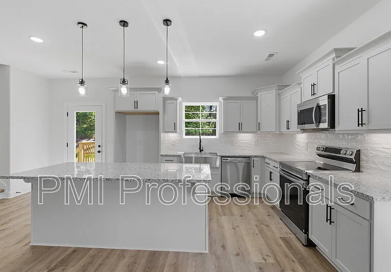 408 Legions Ct — Photo 14