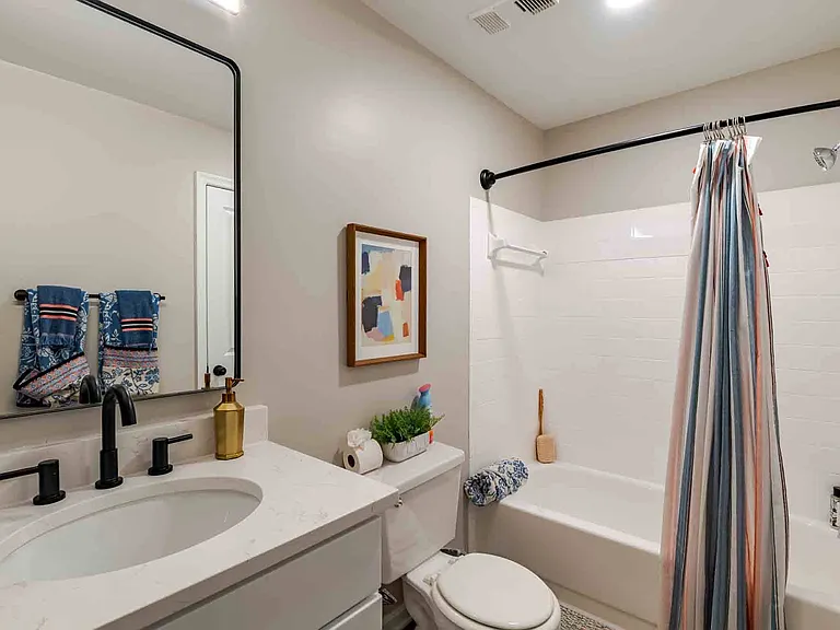 Woodside Apartments — Photo 9