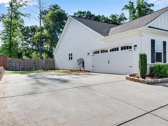 3rd image of 320 Lokeys Ln