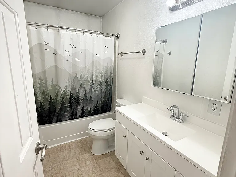 Christine Dr — Photo 4