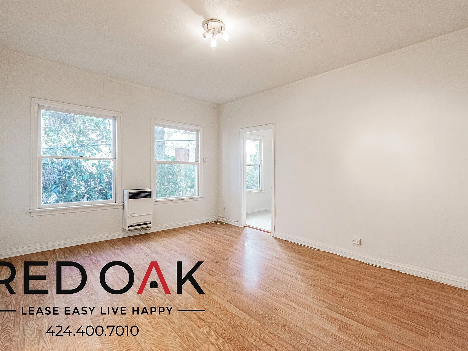Light-filled Studio with Open Floor Plan, Soaking Tub, and On-Site Laundry in the Heart of Silver... — Photo 3