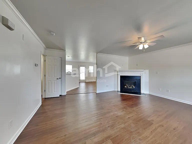 1438 Pleasant Garden Ln — Photo 6