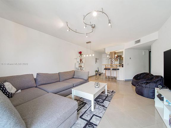 5th image of 8235 Lake Dr APT 201