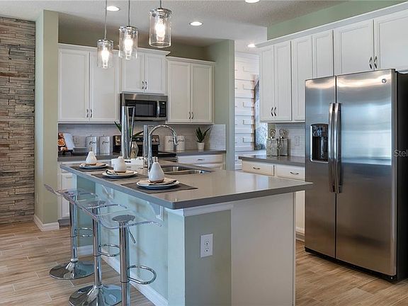 4th image of 581 Sardinia Cir
