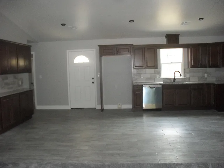 801 W Spruce Ave — Photo 13