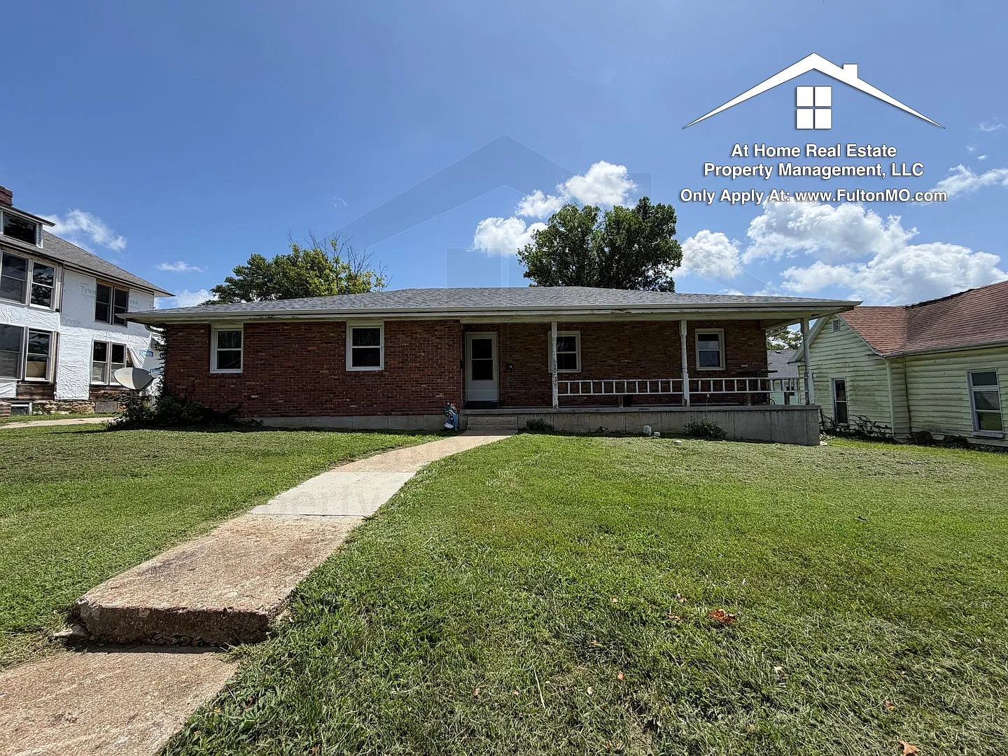 824 Bluff Street Duplex — Photo 2