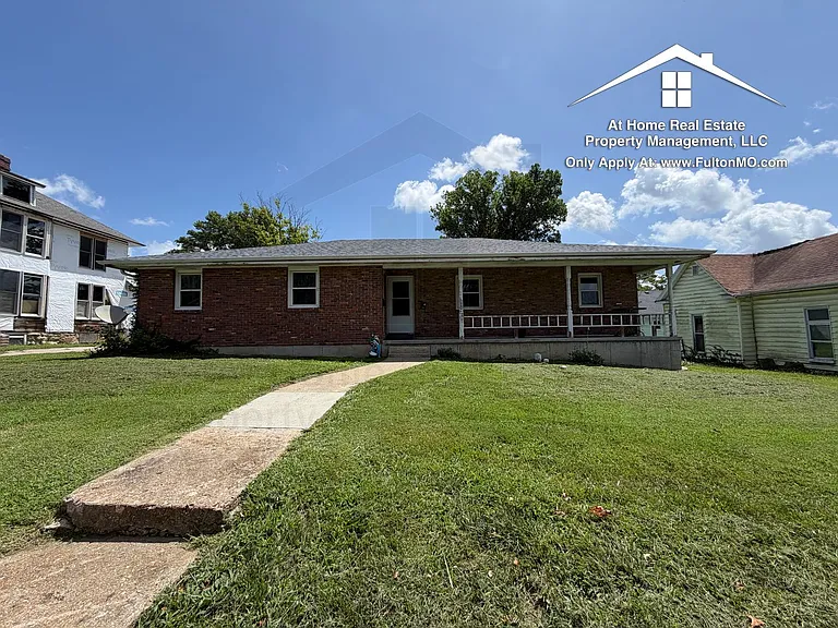 824 Bluff St — Photo 2