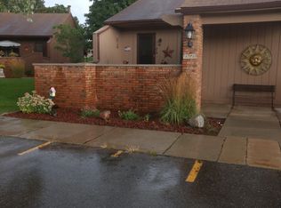 25126 Jefferson Ct, South Lyon, MI 48178