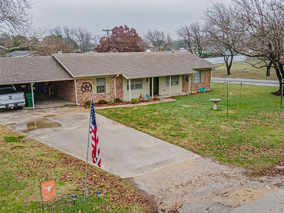 1st image of 320 Hoffman Dr