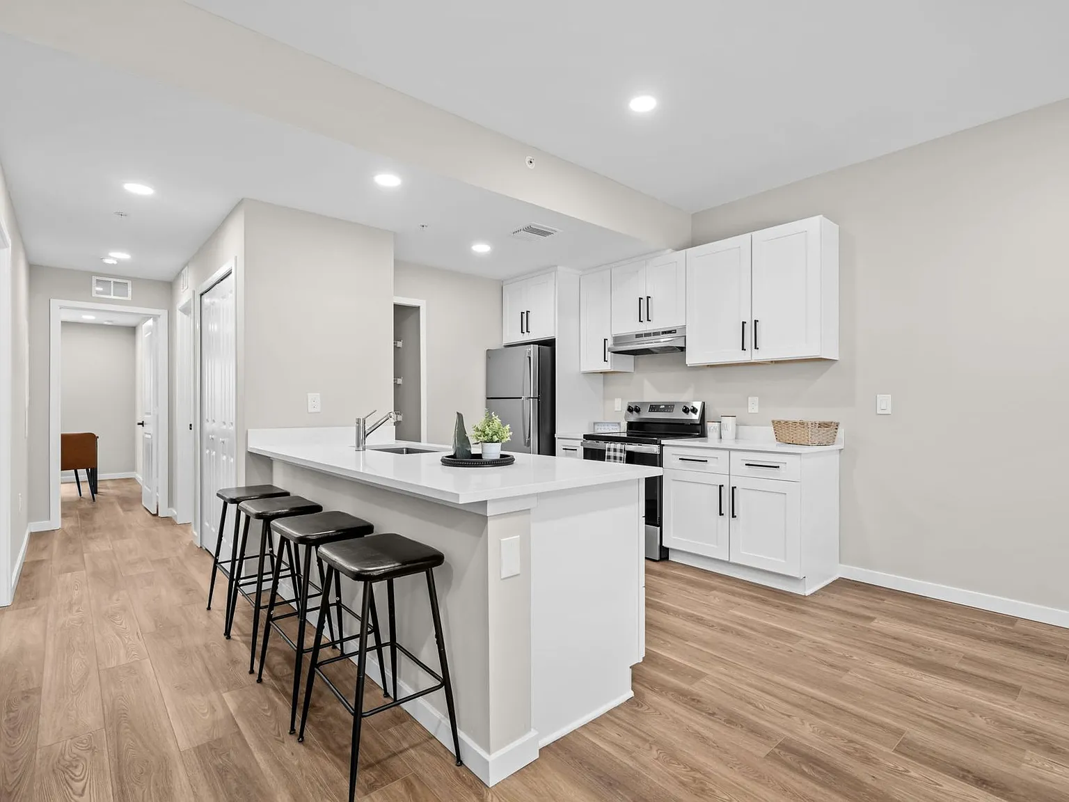 Vela Palm Bay Apartments — Photo 4