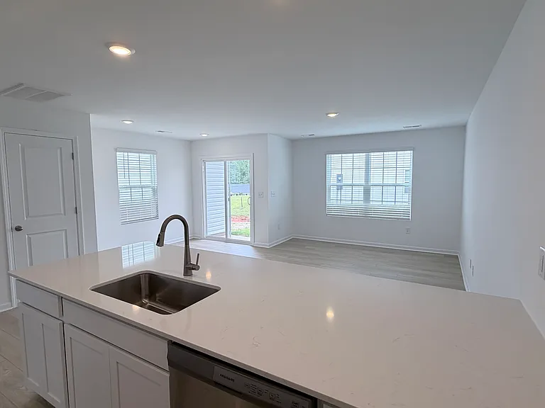 206 Hunthill Rd — Photo 7