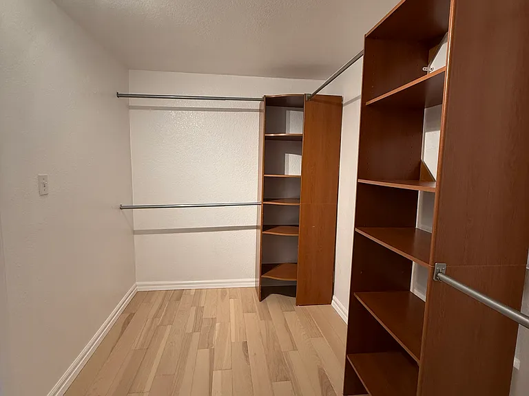 456 Hollywood Ave — Photo 6