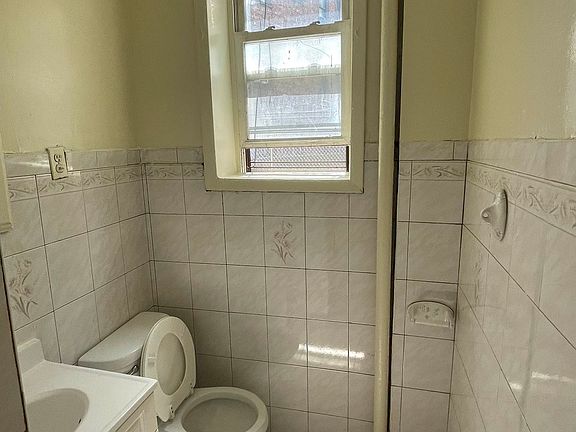 5th image of 662 E 21st St APT A5