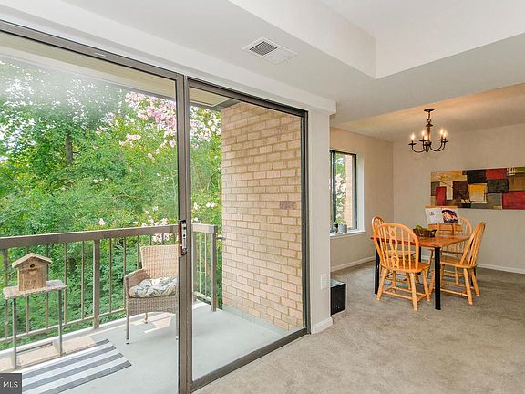 5th image of 9737 Kings Crown Ct APT 202