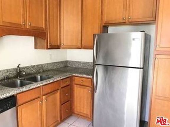 4th image of 442 S Oakhurst Dr