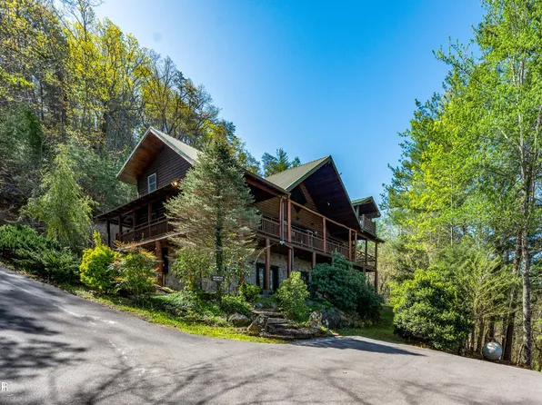 2149 Cascades Ct, Sevierville, TN 37862