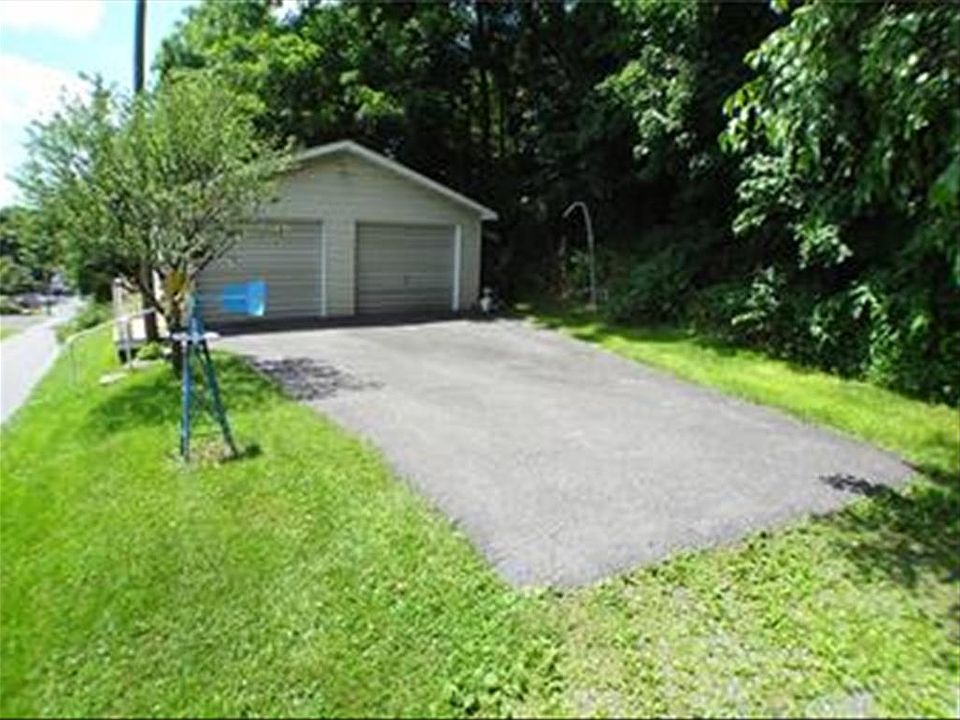 2nd image of 136 McIlhaney Ave