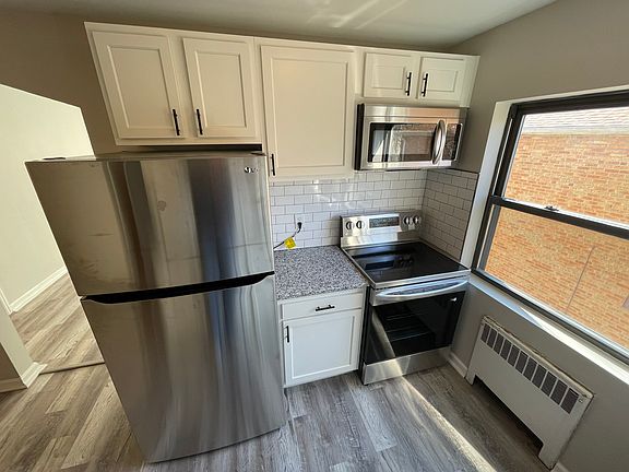 3rd image of 3043 Glenmore Ave #4-3043G