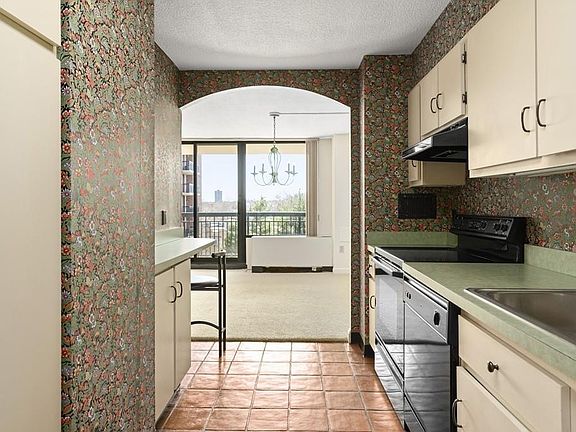 3rd image of 50 Longwood Ave APT 615