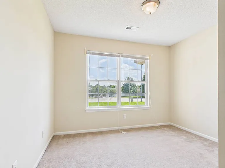 703 Iron Horse Dr — Photo 9
