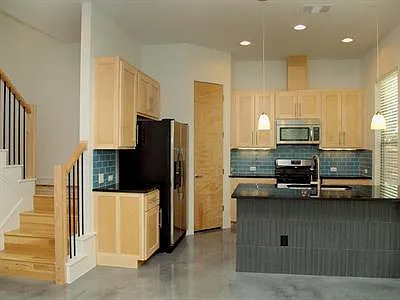 4605 Avenue B — Photo 2