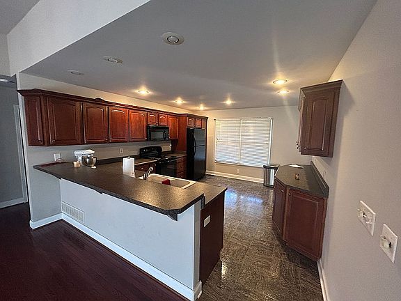4th image of 1025 Heathcliff Dr