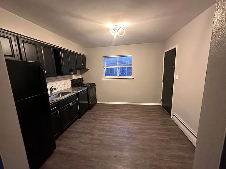 629 Maple Rd — Photo 1