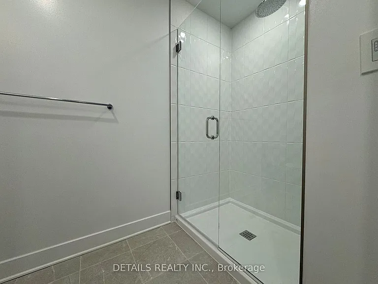 180 George St #911 — Photo 12