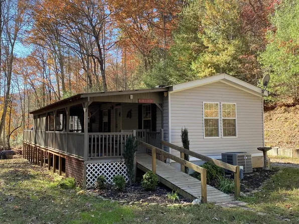 101 Harkins Cir, Suches, GA 30572