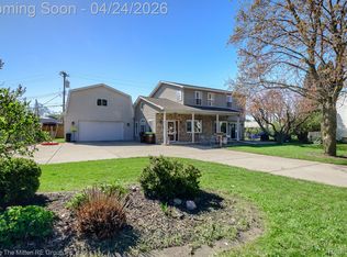 40 Potter Dr, Belleville, MI 48111