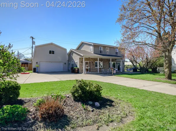 40 Potter Dr, Belleville, MI 48111