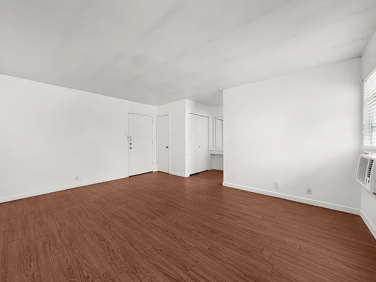 517-523 S Travis St #10 — Photo 3