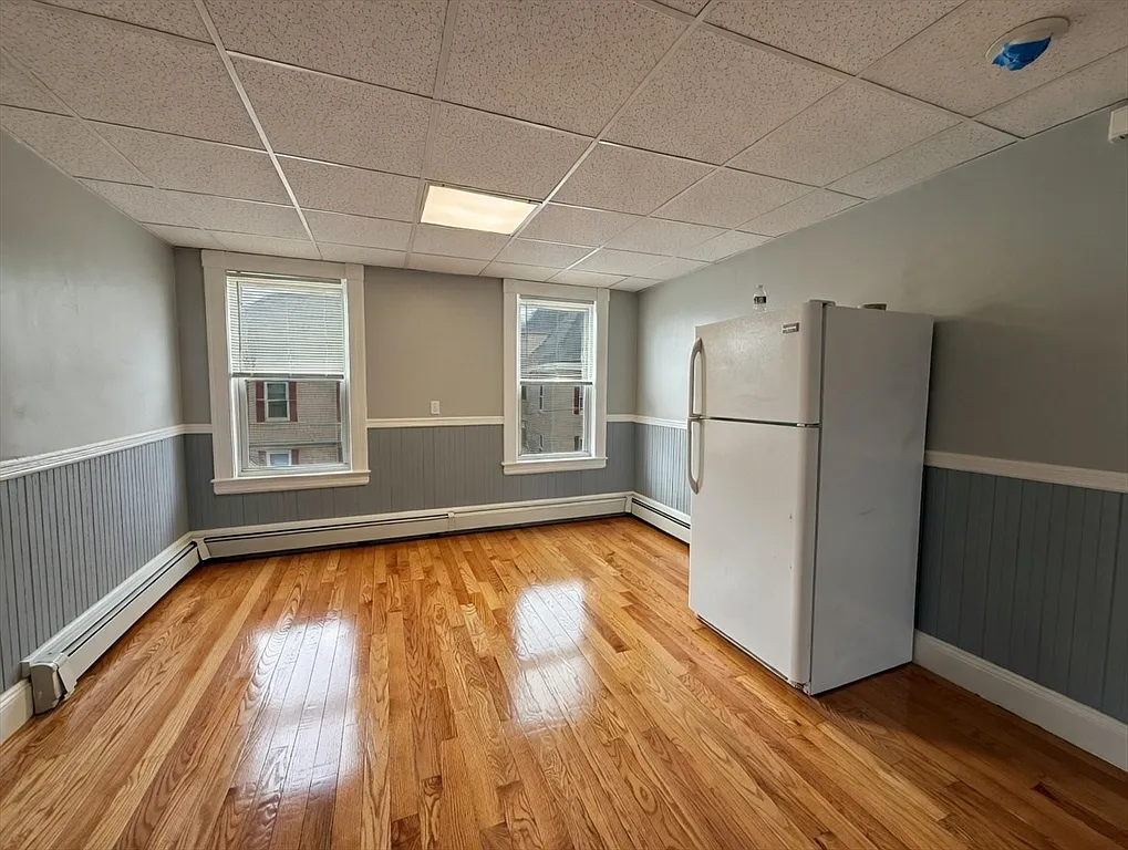 3 bed, 1.0 bath, 1000 sqft, $2,395 — Photo 3
