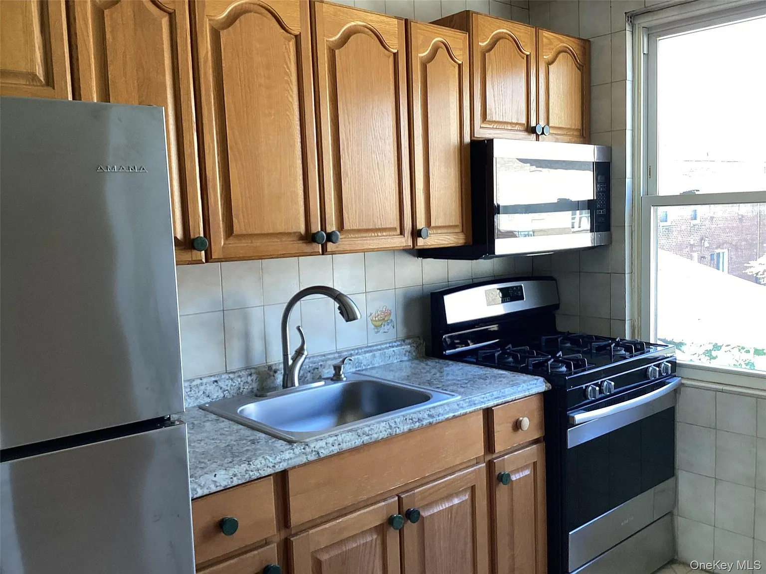 3 bed, 1.0 bath, 2465 sqft, $2,700 — Photo 3