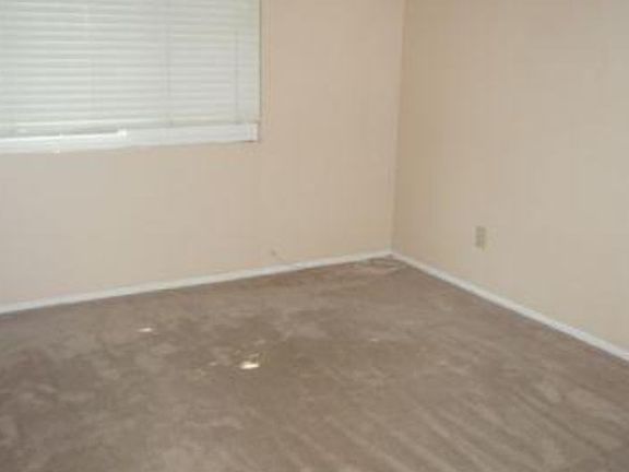 5th image of 1847 Solano Dr