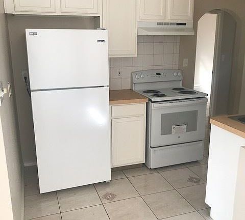4th image of 3409 Xanthisma Ave