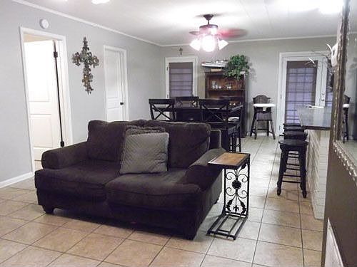 2nd image of 722 Oak Ln
