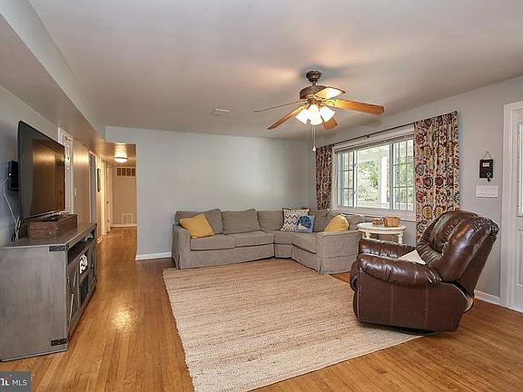 3rd image of 6691 Maxwell Ave