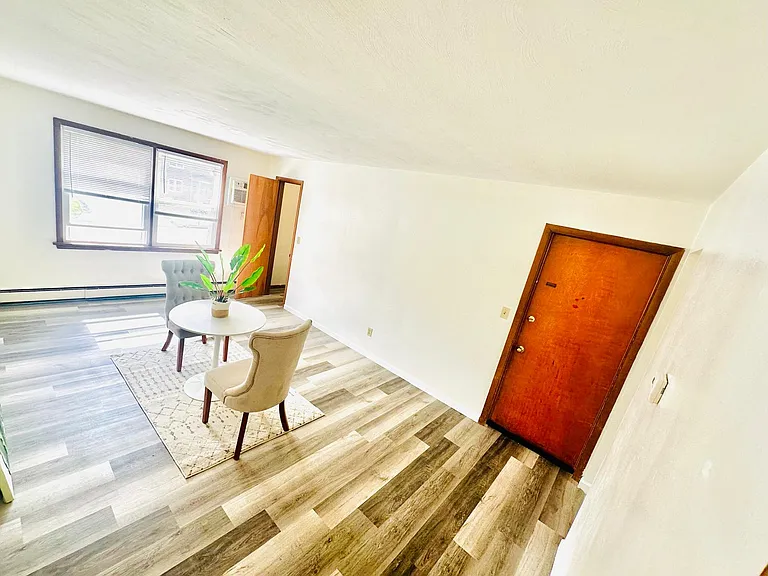 680 Cook Ave #4 — Photo 4