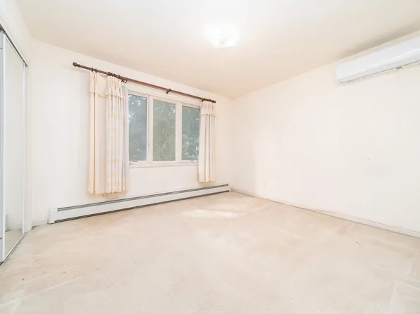 86-16 Palo Alto Street image 10 of 17