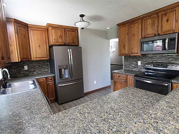 3rd image of 2500 Bel Air Dr