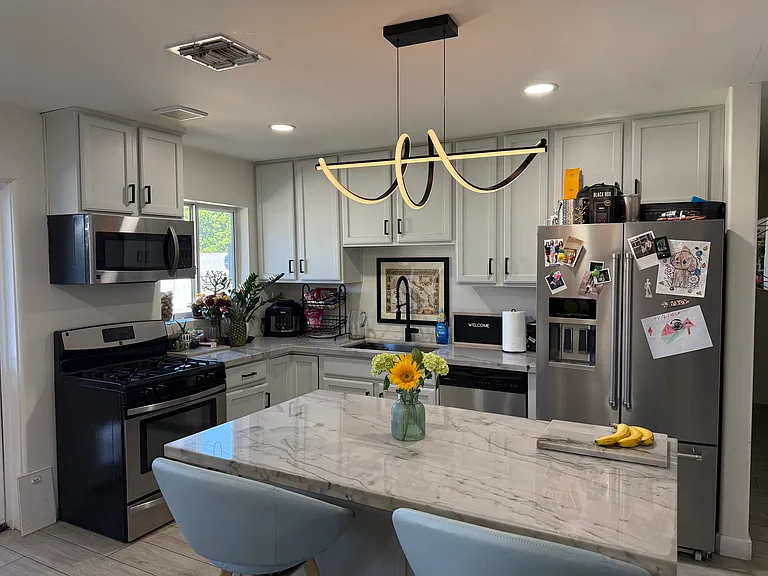 1220 W Missouri Ave — Photo 3