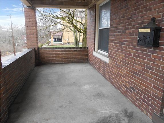 3rd image of 32 Weller St