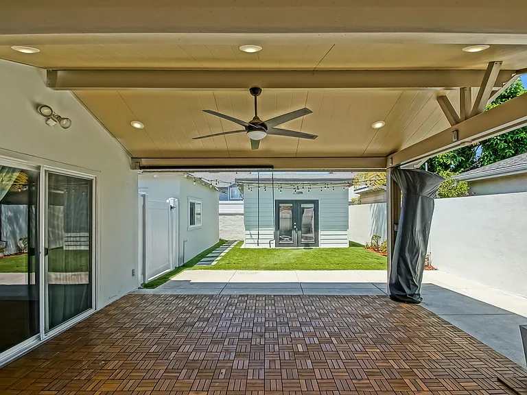 2621 Mathews Ave — Photo 8