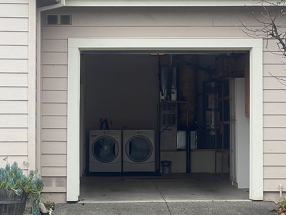 Garage with Washer and Dryer