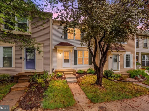8071 Topper Ct, Alexandria, VA 22315
