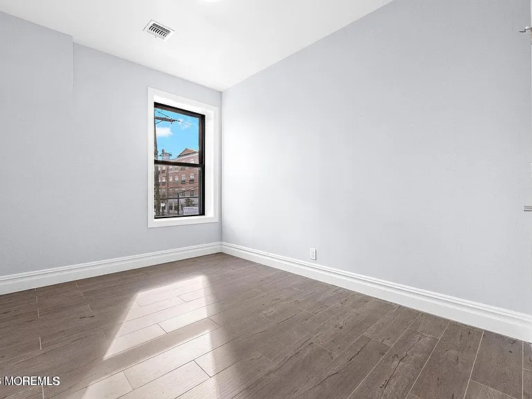 160 Monmouth St #2 — Photo 23