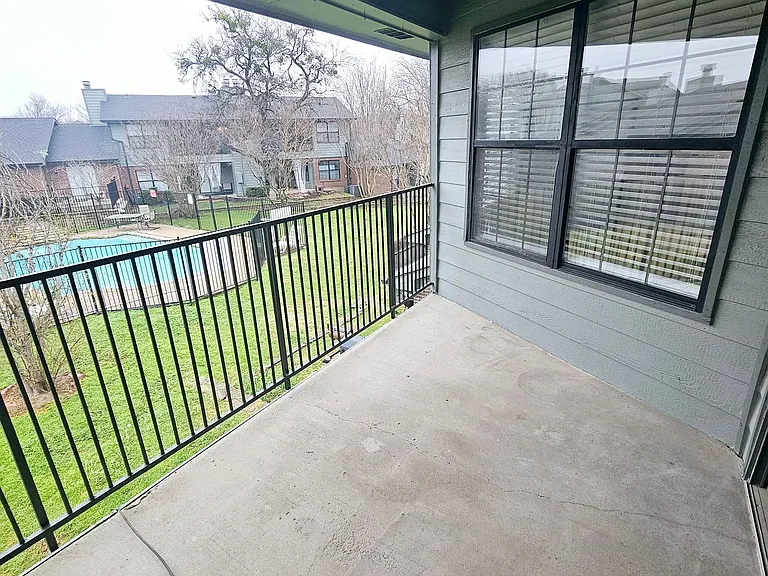 MOVE IN SPECIAL - $500.00 OFF 1ST MONTH'S RENT — Photo 11